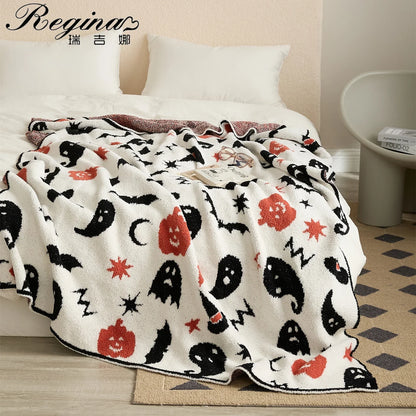 DecorBites™ Kawaii Bee Pattern Cozy Blanket - Super Soft White Spot Edge Design