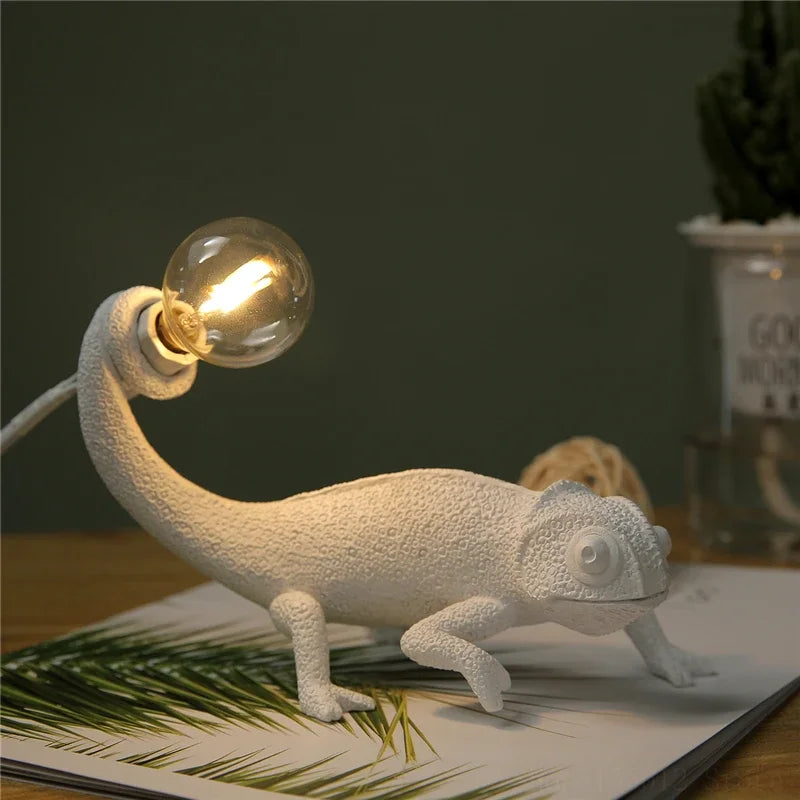 DecorBites™ Chameleon LED Table Lamp - Modern Resin Animal Desk Light for Bedroom & Reading