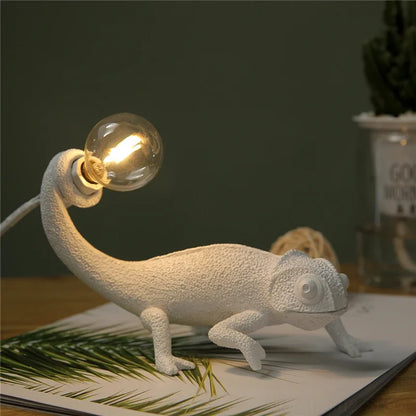 DecorBites™ Chameleon LED Table Lamp - Modern Resin Animal Desk Light for Bedroom & Reading