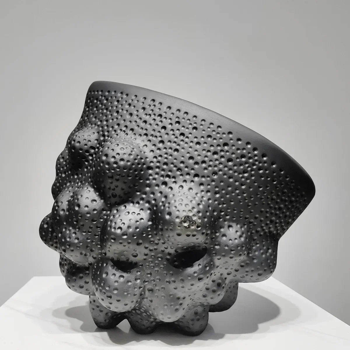 DecorBites™ Black Ceramic Pleated Vase for Stylish Flower Arrangements