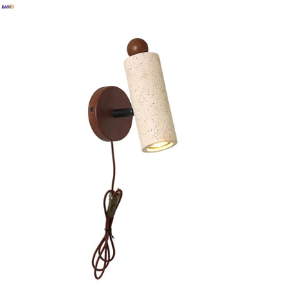 Aplique de pared LED DecorBites™ de madera de travertino amarillo, estilo nórdico moderno, con función de rotación.