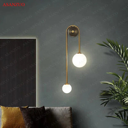 Lámpara de pared LED DecorBites™ con bola de cristal dorada para decoración e iluminación del hogar moderno