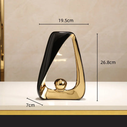 Escultura de esqueleto con triángulos geométricos y bola dorada DecorBites™: Figura decorativa abstracta para el hogar