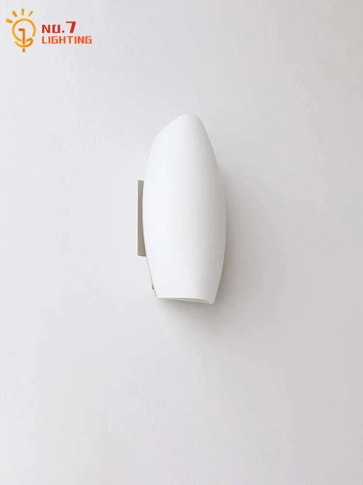 Lámpara de pared LED DecorBites™ de cristal color crema para dormitorio, sala de estar o estudio.