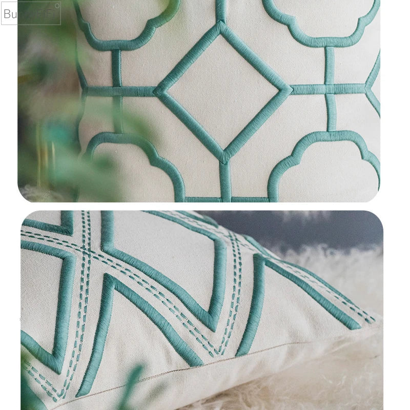 Funda de cojín DecorBites™ con bordado geométrico, azul marino, blanco y amarillo, 50x50 cm, ideal para decoración del hogar.