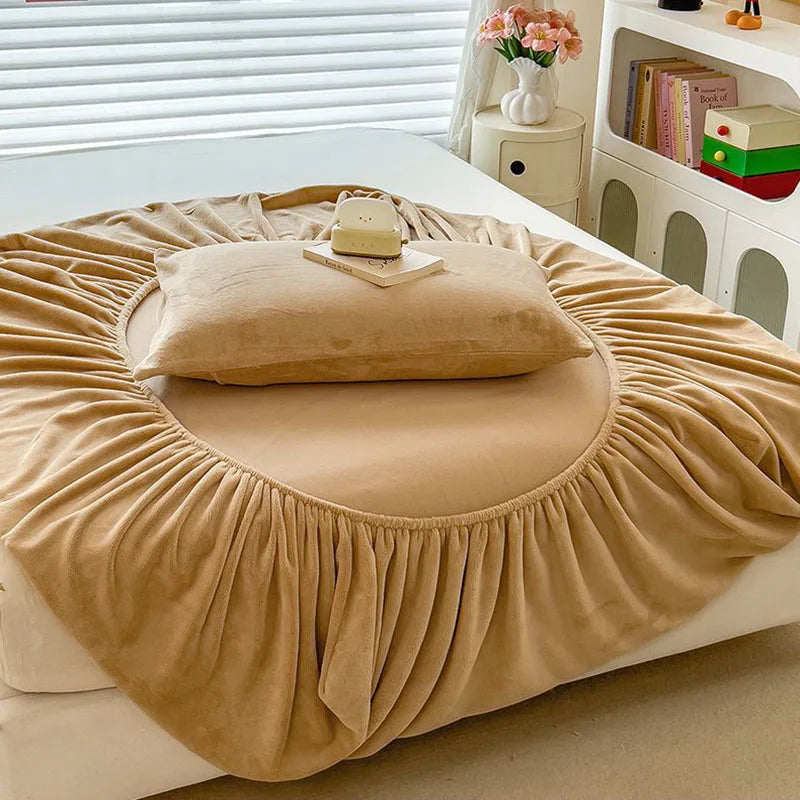 Sábana ajustable DecorBites™ Cozy Milk Velvet para sobrecolchón de otoño e invierno