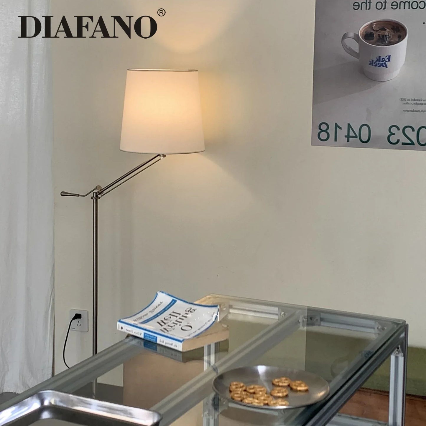 مصباح أرضي LED قابل للتعديل من DecorBites™ للديكور الصناعي الحديث