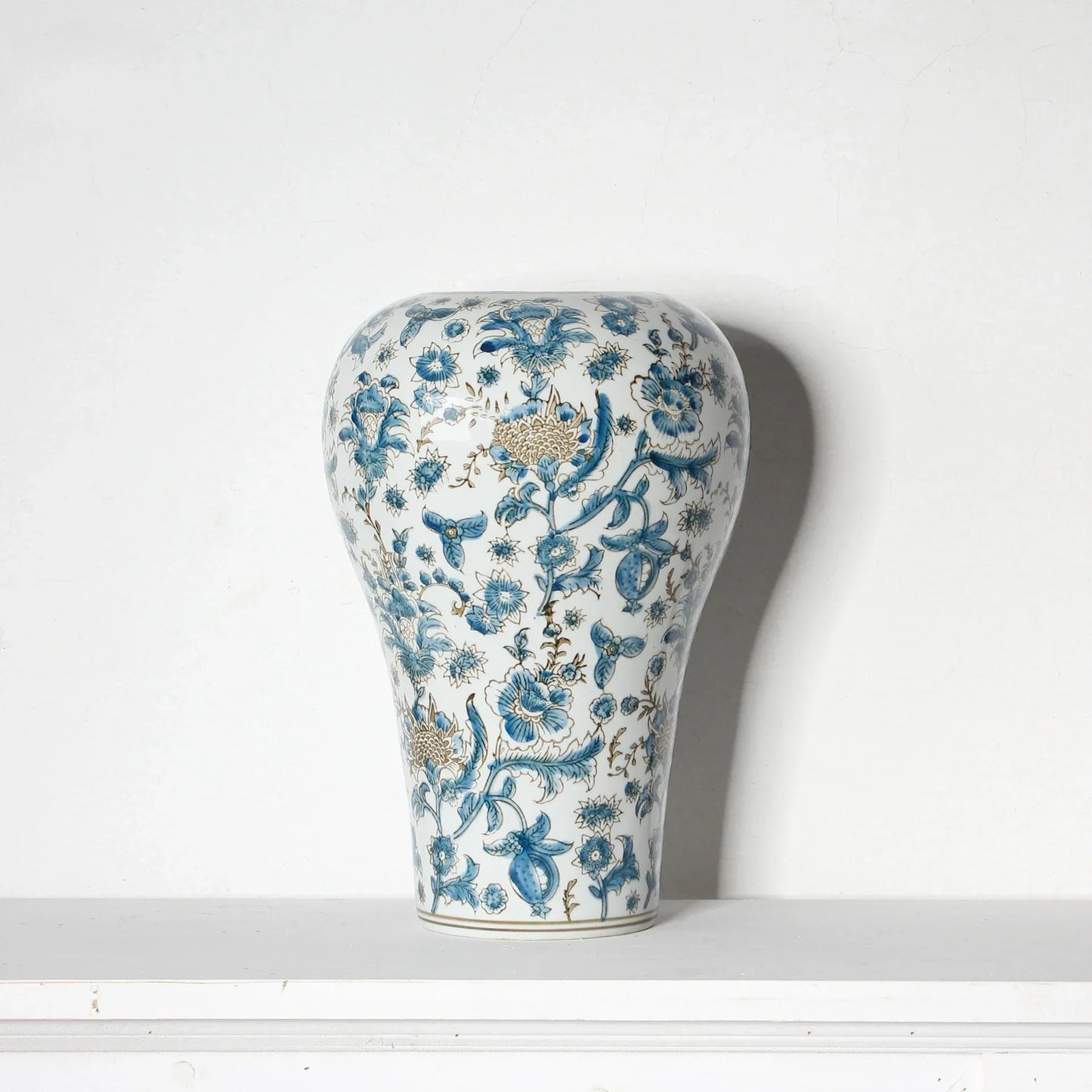 مزهرية خزفية زرقاء وبيضاء من DecorBites™، ديكور منزلي على الطراز الصيني القديم، أصيص زهور