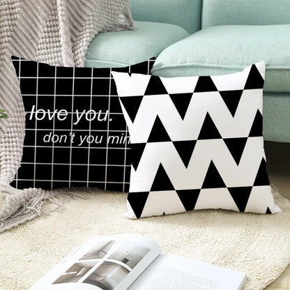 Funda de cojín DecorBites™ con estampado de letras geométricas negras para decoración del hogar y la oficina
