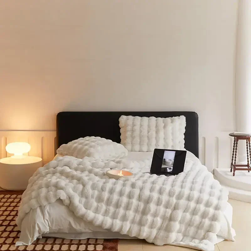 Manta de Invierno de Piel Sintética Falsa Luxe™ Decorbites: Calidez y Comodidad Premium para Cama o Sofá