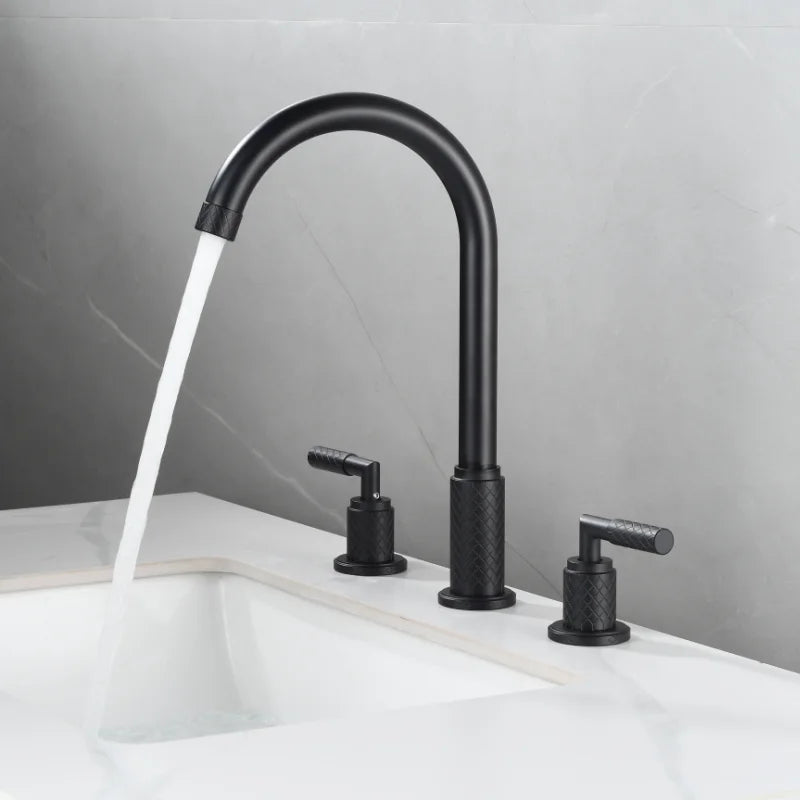 Grifo de lavabo DecorBites™ de latón negro con efecto cascada y diseño de 3 orificios