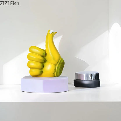 Adorno de escritorio DecorBites™: Estatua de resina con forma de puño de plátano y pulgar hacia arriba.