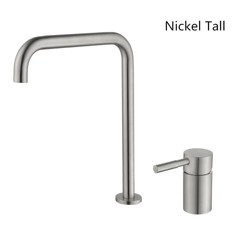 صنبور حوض الحمام الأسود DecorBites™: صنبور حوض حمام ذو فتحتين باللون الذهبي المصقول مع فوهة دوارة