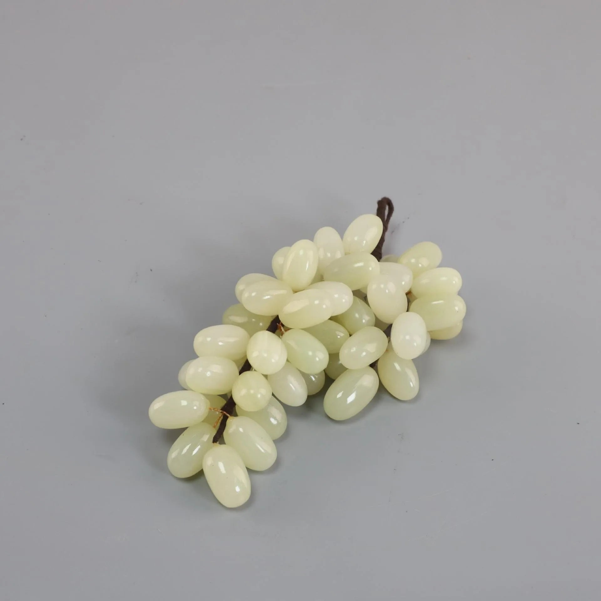 Decorbites™ Jade-Trauben-Skulptur Handgefertigte Schreibtisch-Dekoration Frucht-Figur