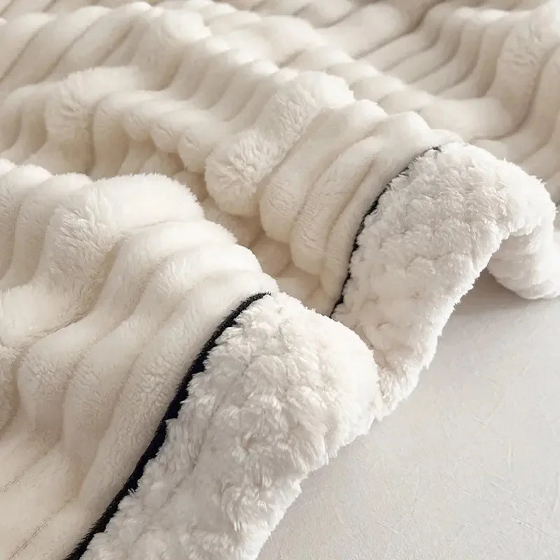 Manta de felpa suave de terciopelo color leche DecorBites™ con diseño de conejo sintético para otoño/invierno