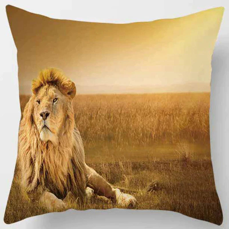 Funda de almohada DecorBites™ con diseño de tigre y león del mundo animal para una decoración adorable en el sofá o la sala de estar.