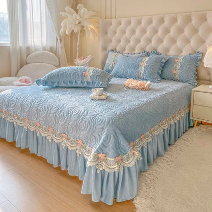 Decobites Velvet Floral Lace Quilted Bedding Set With Pillowcases