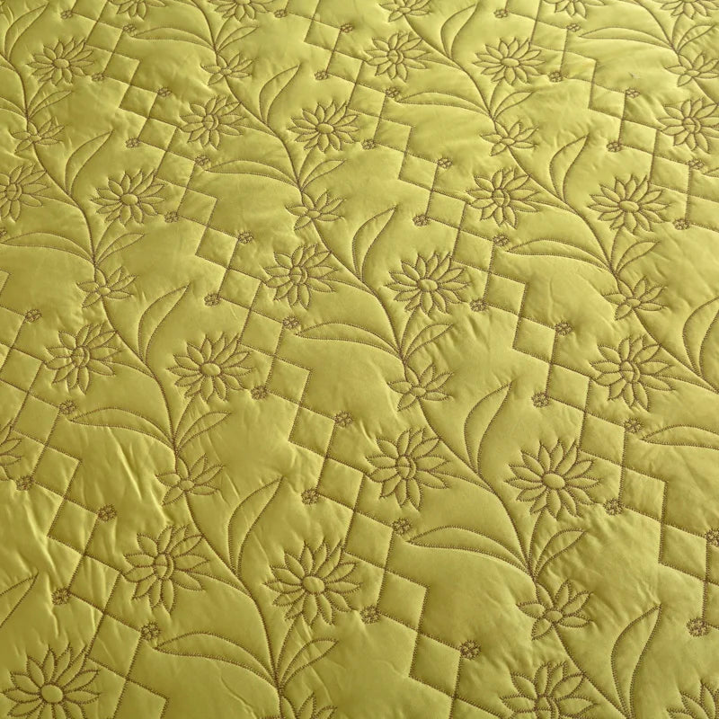 Decobites Silky Lyocell Eucalyptus Fiber Quilted Bedspread with Ruffles