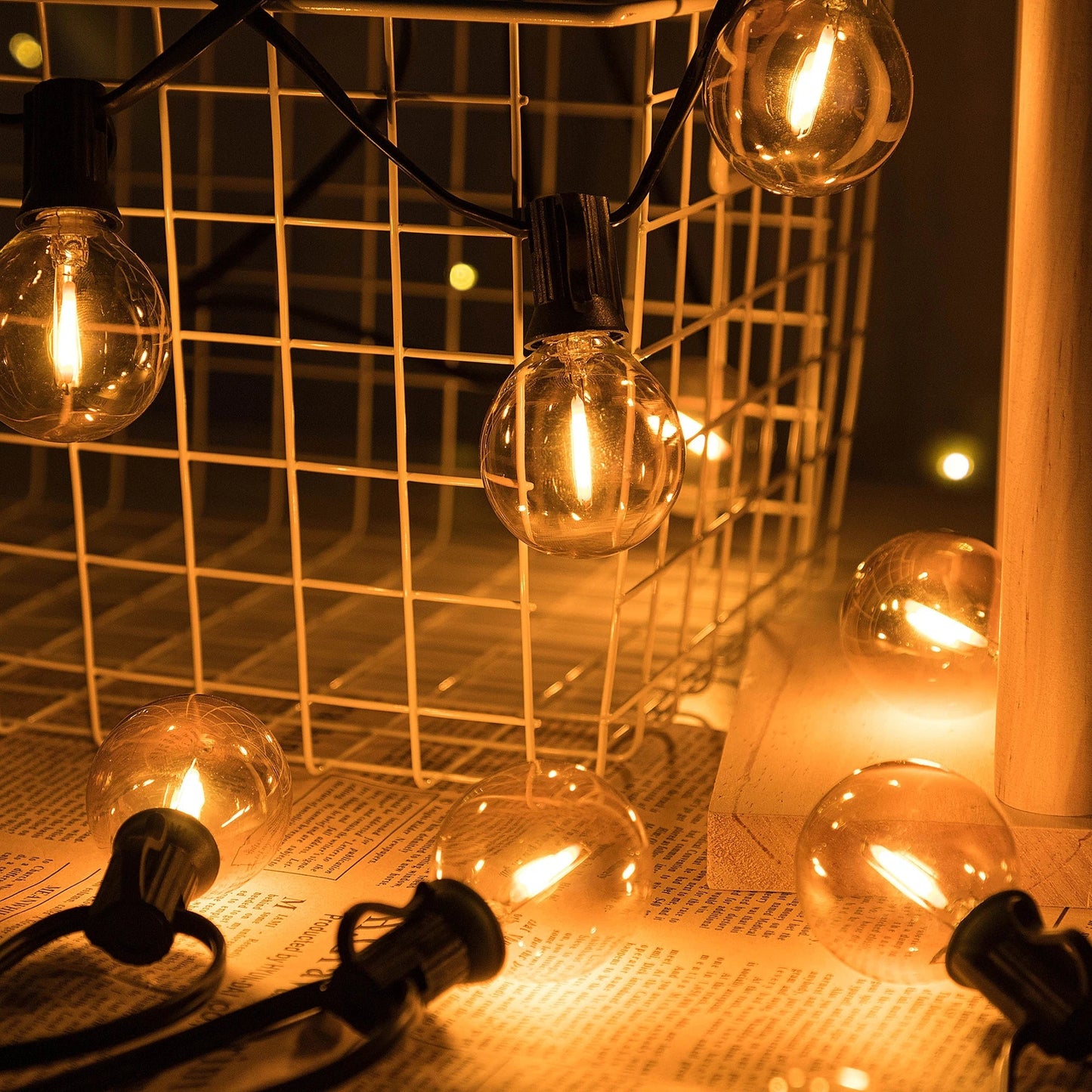 أضواء سلسلة LED قابلة للتعتيم من DecorBites™ مصنوعة من زجاج كهرماني، ويمكن توصيلها لديكور حفلات الزفاف