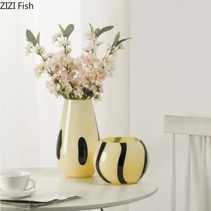 ديكور بايتس™ مزهرية زجاجية سوداء مخططة لتزيين المكتب وأواني الزهور الاصطناعية وديكور الغرفة الجمالي