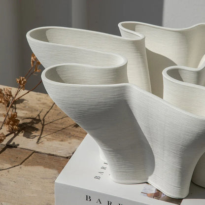 مزهرية خزفية هندسية قابلة للطي من DecorBites™: منحوتة يدوية تجريدية لتزيين المنزل