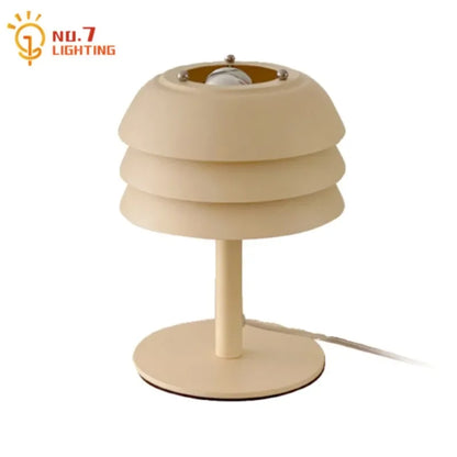 Lámpara de mesa LED DecorBites™ color crema con diseño medieval para dormitorio, sala de estar, cocina o cafetería