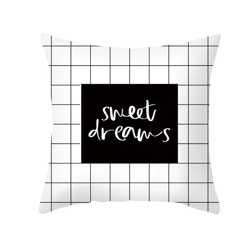 Funda de cojín DecorBites™ con estampado de letras geométricas negras para decoración del hogar y la oficina