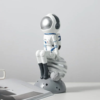 تماثيل رواد الفضاء المصنوعة من الراتنج من DecorBites™: زينة فضائية عصرية لديكور المنزل والهدايا