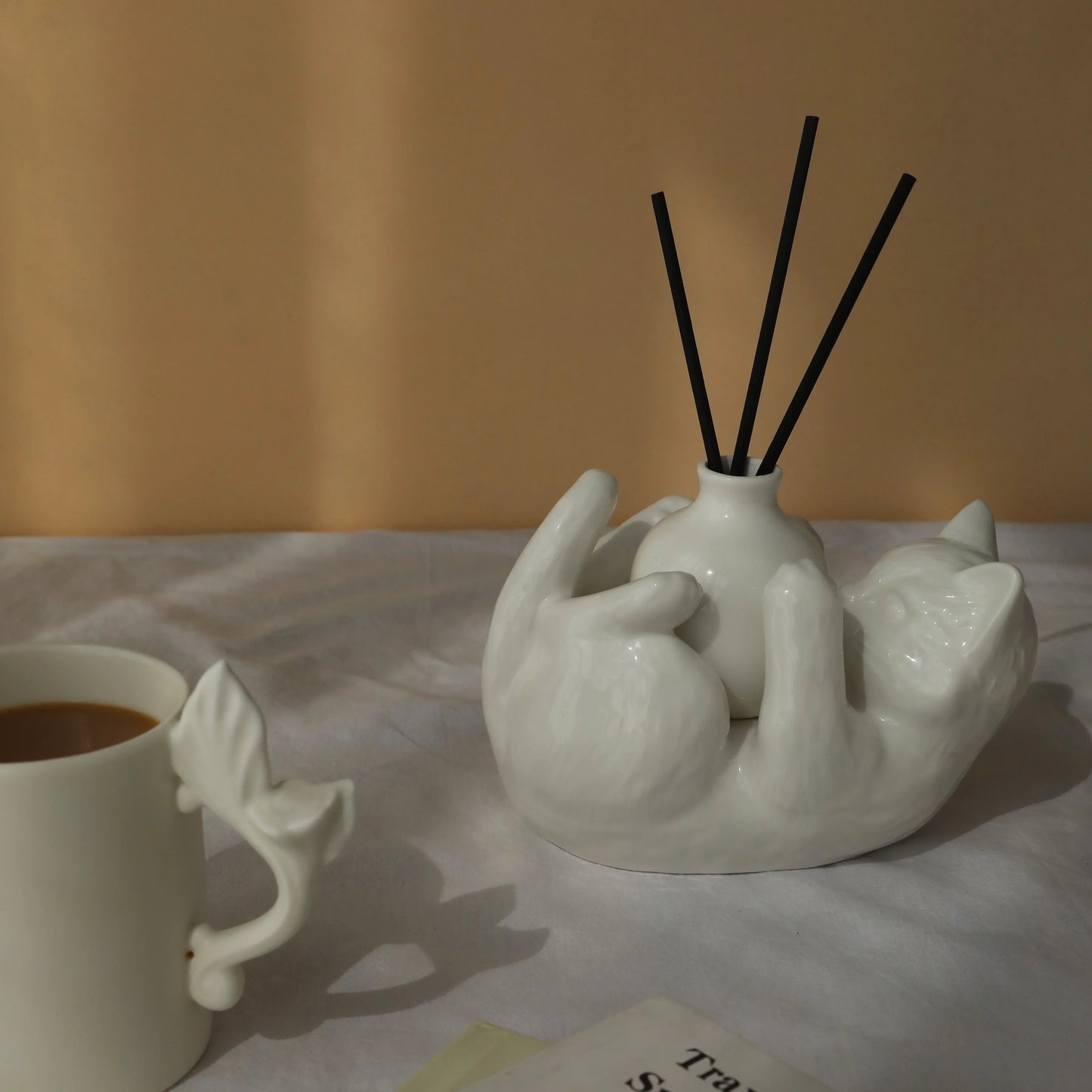 DecorBites™ Cat Cartoon Vase: Cute Cat Sculpture Aromatherapy Base for Home Decor