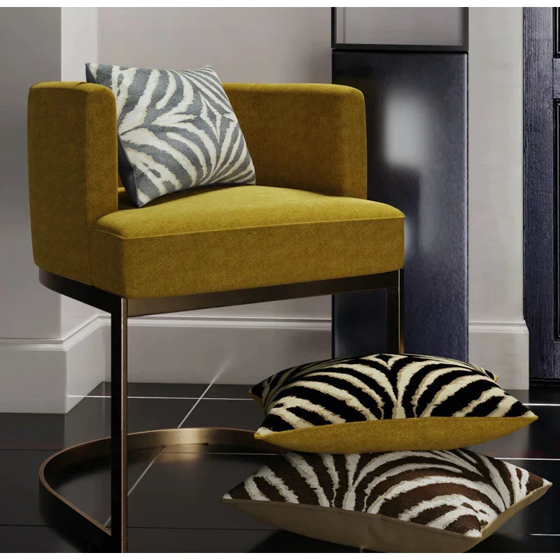 Funda de cojín DecorBites™ con estampado de cebra dorado en jacquard - Decoración moderna de lujo