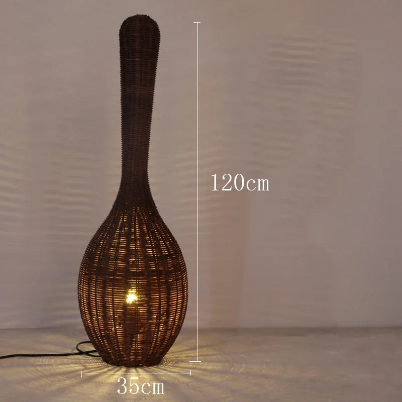 Lámpara de pie de bambú DecorBites™: Una lámpara de ratán única para la sala de estar, el dormitorio o la decoración de una casa de té.