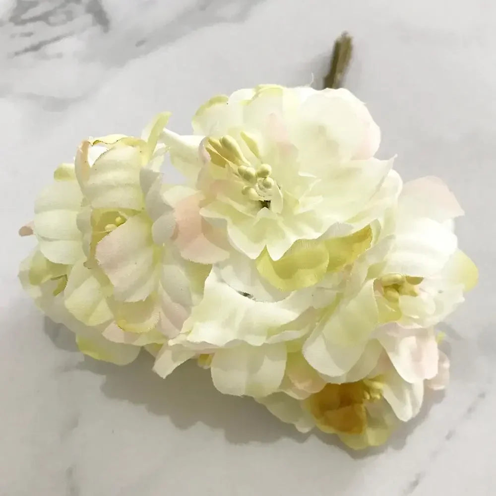 DecorBites™ Ramo de bayas y estambres de flor de cerezo color marfil para decoración navideña y de bodas DIY