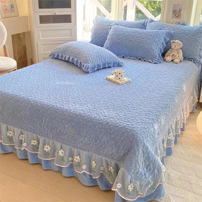 Decobites Velvet Flower Lace Ruffles Quilted Bedding Set with Pillowcases