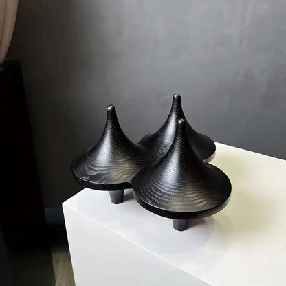 Adorno decorativo de resina DecorBites™: Giroscopio geométrico, triángulo y cono.