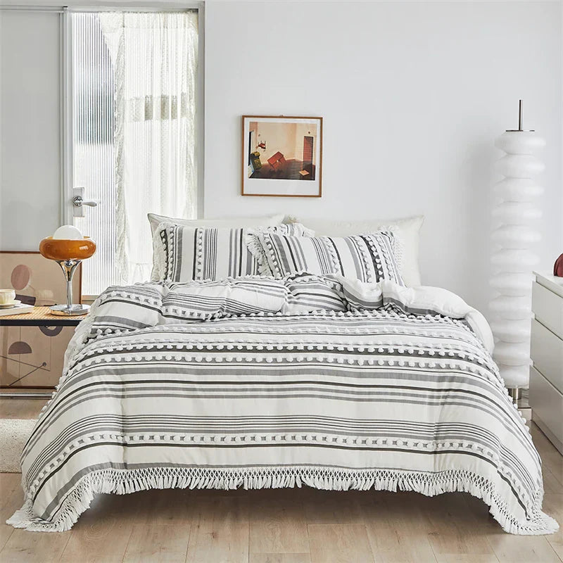 Decobites Striped Furball Double Duvet Cover Set: King/Queen Size Bedding with Tassels