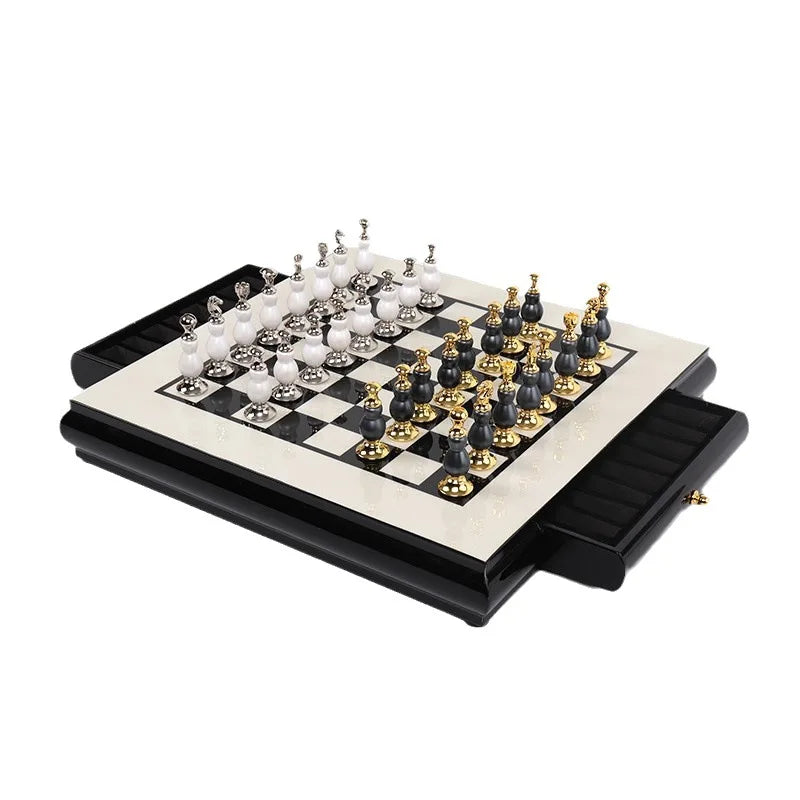 DecorBites™ Handmade Wooden Chess Set with Zinc Alloy King & Queen - Plaid Design