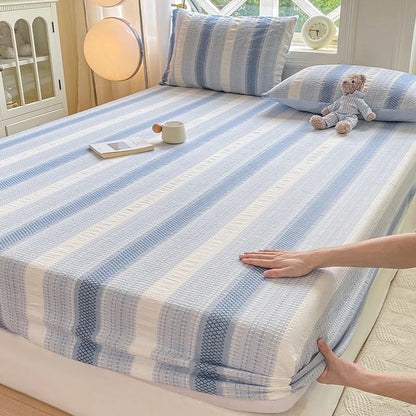 طقم ملاءات DecorBites™ القطنية المجهزة مع غطائي وسادة، مقاوم للغبار والانزلاق