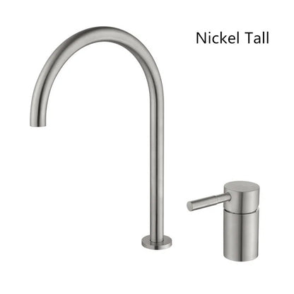 صنبور حوض الحمام الأسود DecorBites™: صنبور حوض حمام ذو فتحتين باللون الذهبي المصقول مع فوهة دوارة