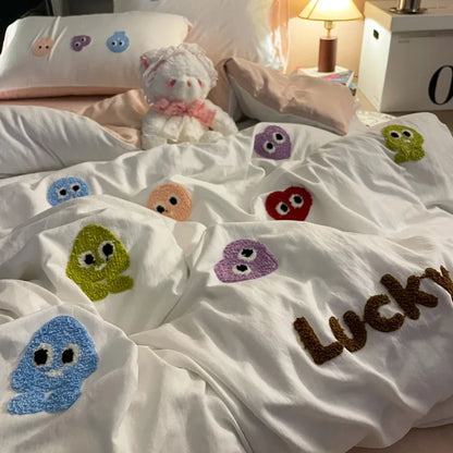 طقم أغطية سرير مطرزة برسومات كرتونية من القطن من DecorBites™: غطاء لحاف، ملاءة سرير، أغطية وسائد