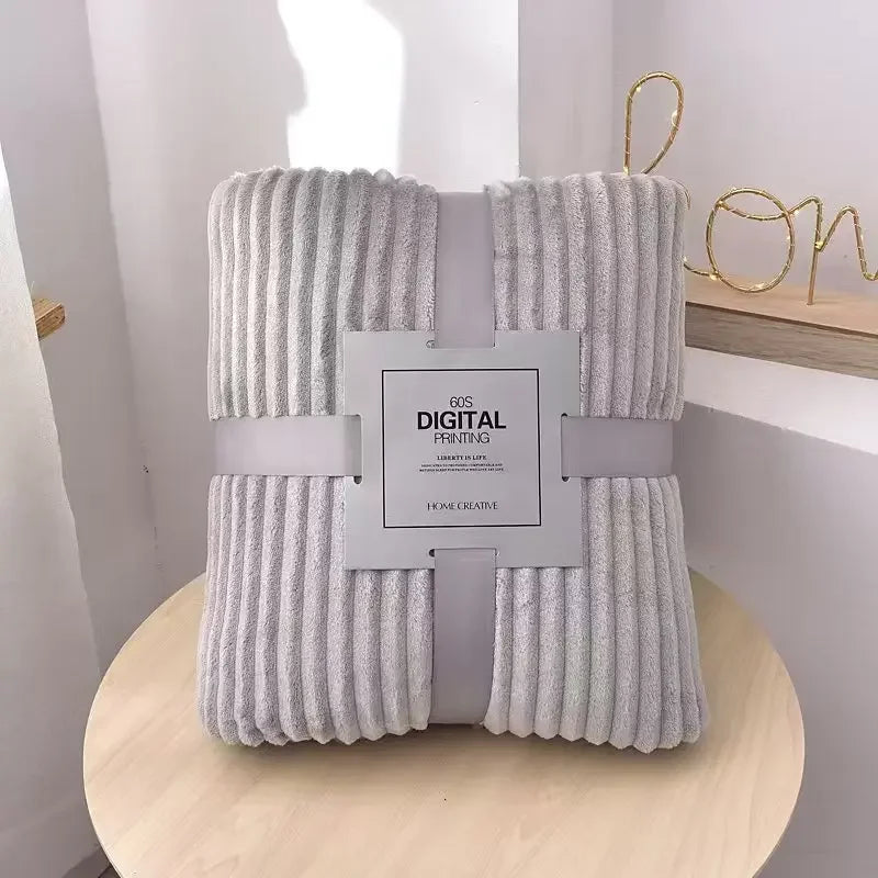 Manta de franela a rayas DecorBites™ para invierno - Ideal para dormitorio o sala de estar