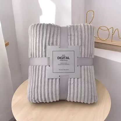 Manta de franela a rayas DecorBites™ para invierno - Ideal para dormitorio o sala de estar