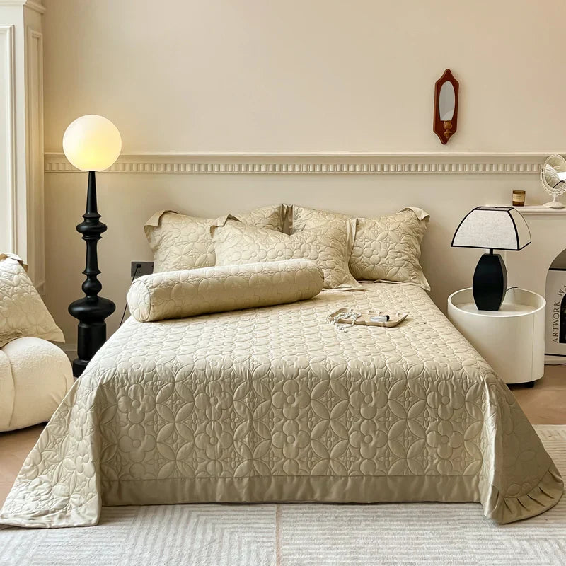 Decobites Eucalyptus Fiber Bedspread for a Cooling, Silky Bed Experience