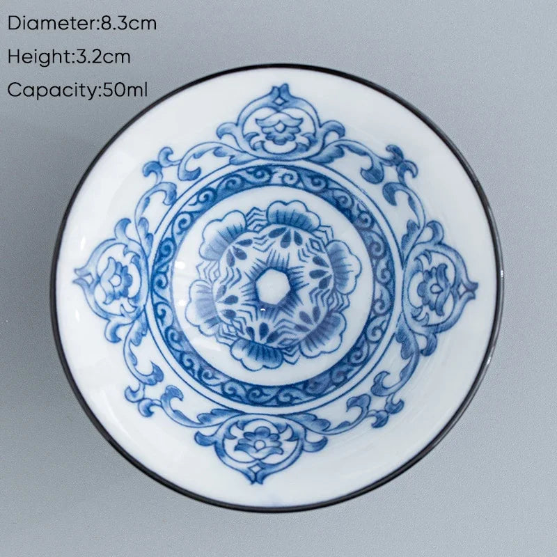 كوب شاي الكونغ فو من سيراميك ديكوربايتس™ باللونين الأزرق والأبيض، وكوب إسبريسو من البورسلين على الطريقة اليابانية