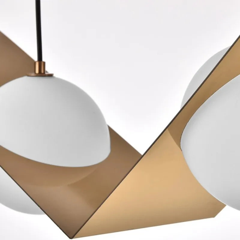 ثريا ديكوربايتس™ الزجاجية الهندسية: مصباح معلق عصري للمطبخ والمكتب