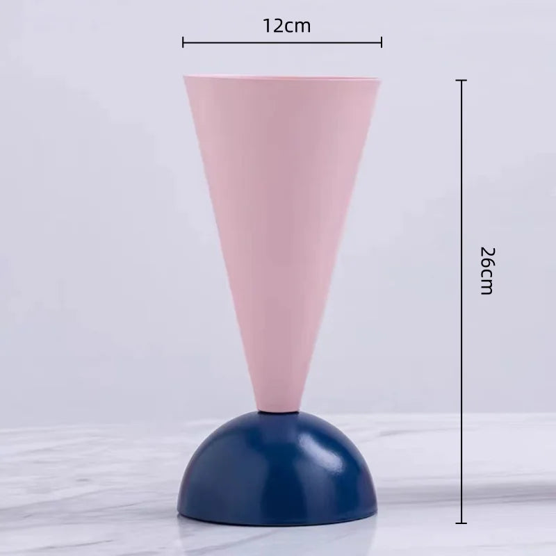 Jarrón triangular geométrico DecorBites™: Terrario y decoración para el hogar con arreglos florales en color metálico