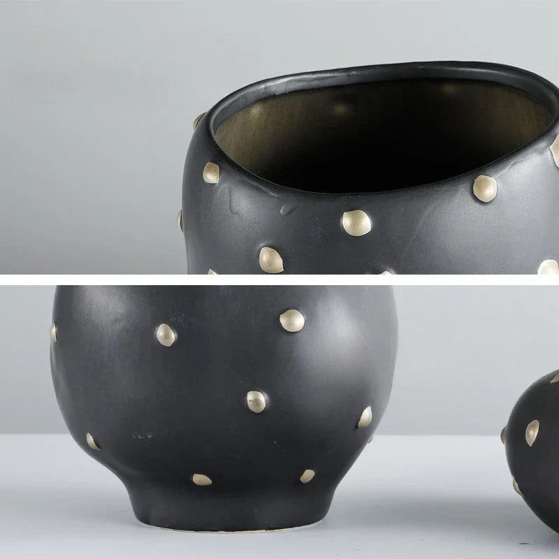 ديكوربايتس™ - مزهرية من الراتنج الأسود مع مزهرية ذهبية اللون لديكور منزلي أنيق