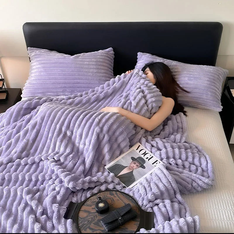 Manta DecorBites™ de forro polar coralino a rayas, color liso, ideal para el invierno. Funda para sofá, tamaños Queen y King.