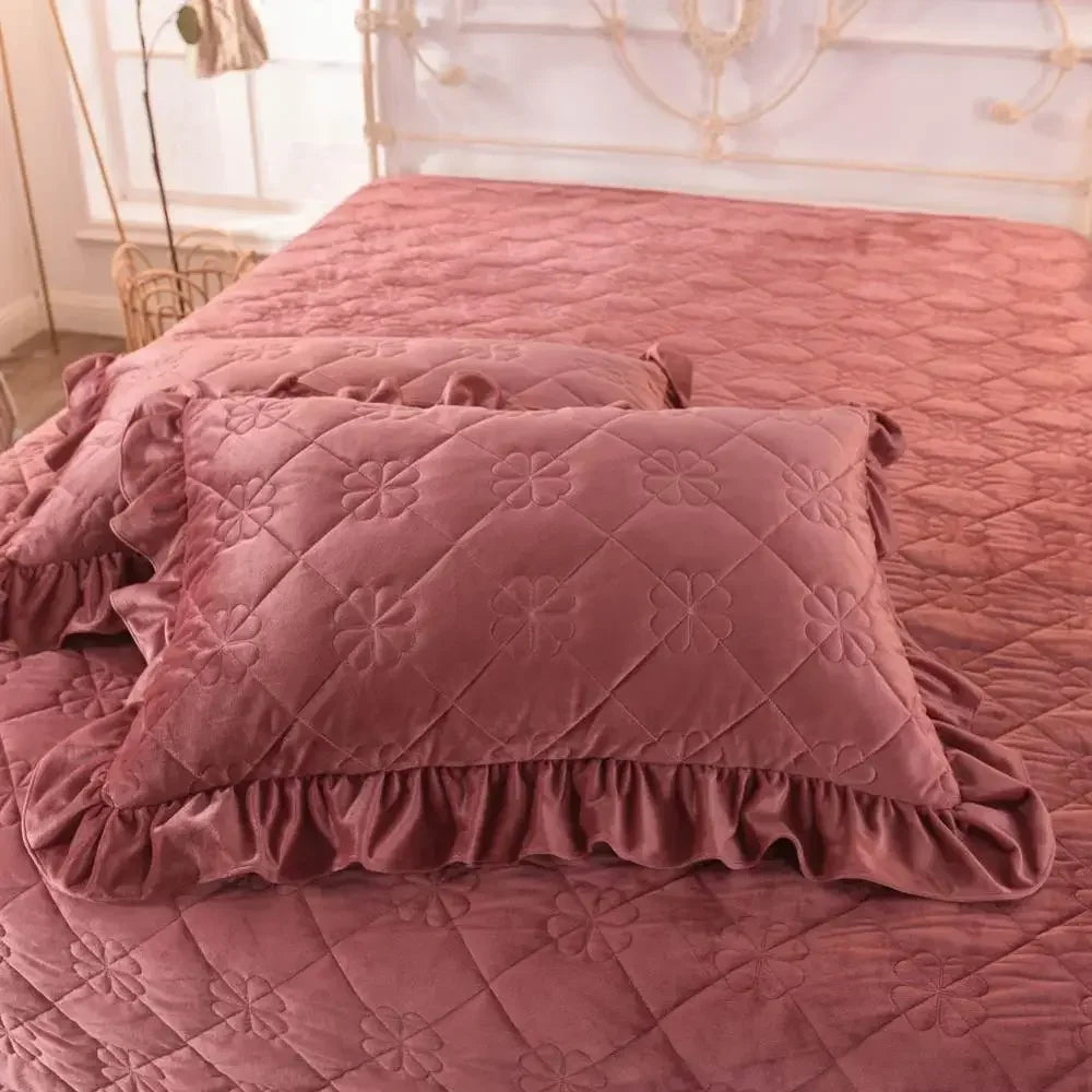 Decobites Nordic Pink Velvet Quilting Bedspread Set with Pillowcases