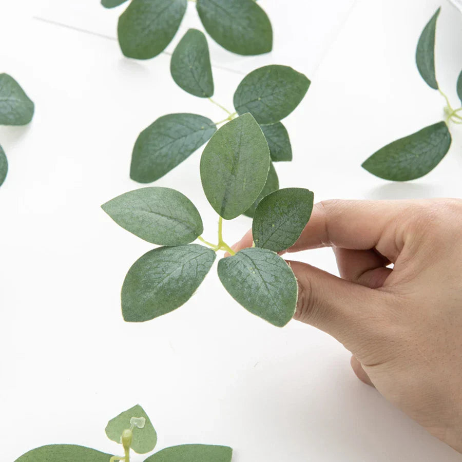 ديكور بايتس™ 50 قطعة من زهور الورود الاصطناعية الحريرية المكونة من 5 أوراق لتزيين المنزل والزفاف بنفسك في عيد الميلاد