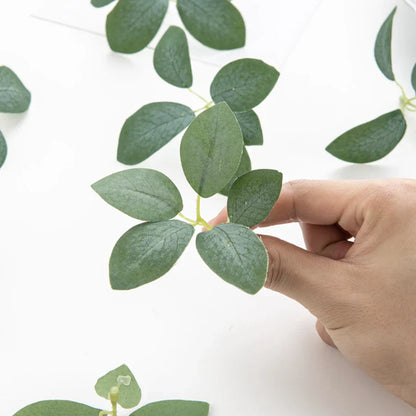 ديكور بايتس™ 50 قطعة من زهور الورود الاصطناعية الحريرية المكونة من 5 أوراق لتزيين المنزل والزفاف بنفسك في عيد الميلاد